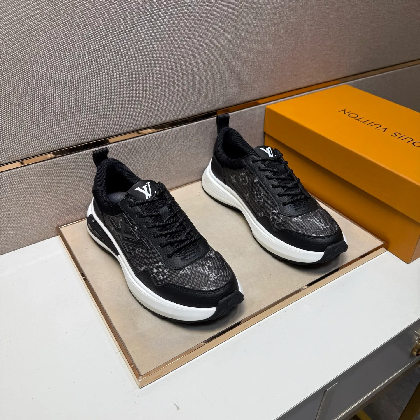 Men's men's shoes 💰pp462【LV～】men's casual shoes 2025z cabinet sales simultaneously 🔶Size: 38-44 #️⃣ 🔷3 colors🔜The upper is made of multi-material splicing➕Mesh lining, comfortable and breathable, sole: original comfortable and wear-resistant outsole, ⚠️real thing📱photographed🎬real thing is better📢📢📢